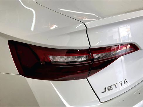 Used 2024 Volkswagen Jetta SE w/ Panoramic Sunroof Package FWD image 31