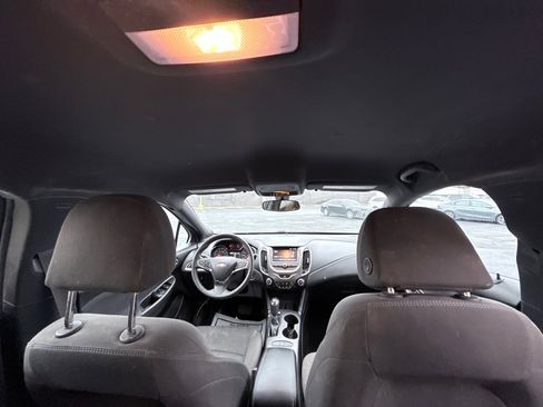 Used 2017 Chevrolet Cruze LT w/ Convenience Package image 13