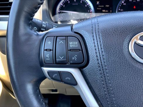 Used 2017 Toyota Highlander Limited Platinum w/ Carpet Mat Package image 24
