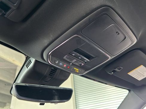 Used 2024 Chevrolet Traverse RS FWD image 32