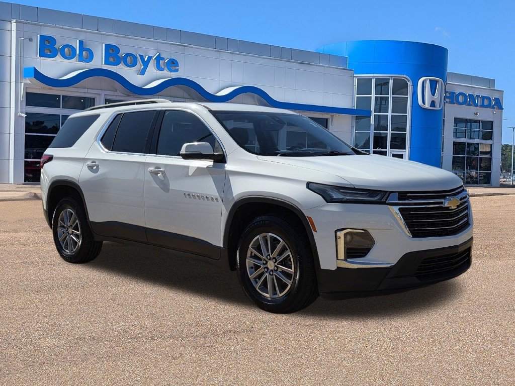 Used 2023 Chevrolet Traverse LT FWD image 3