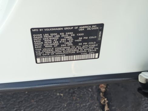 Certified 2025 Volkswagen Atlas SE image 25