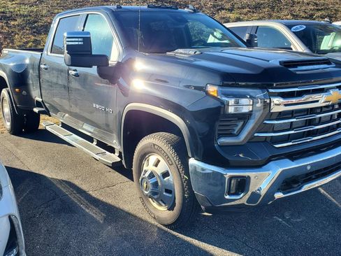 Used 2025 Chevrolet Silverado 3500 LTZ w/ LTZ Plus Package image 2