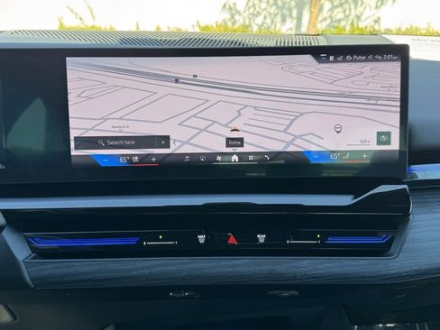 Used 2025 BMW 530i w/ Premium Package image 29