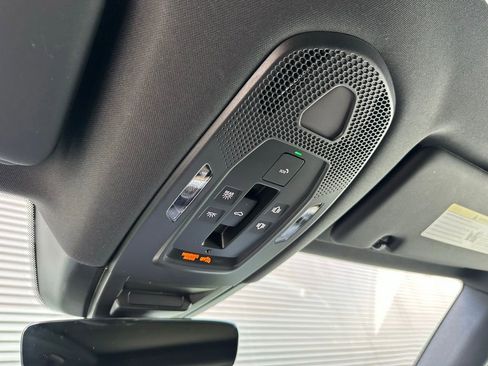 Used 2024 Porsche Cayenne image 33