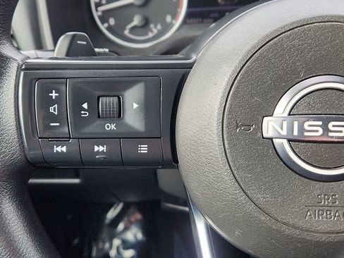Used 2023 Nissan Rogue S image 32