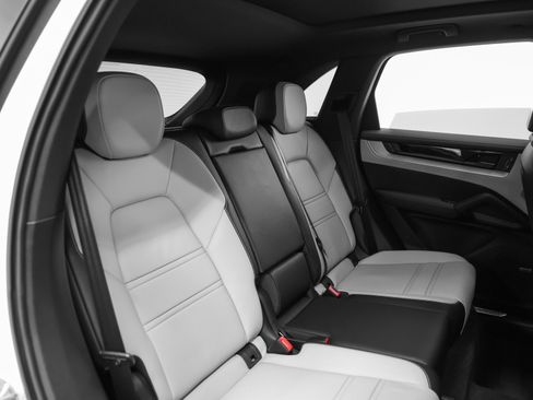 Used 2024 Porsche Cayenne image 21