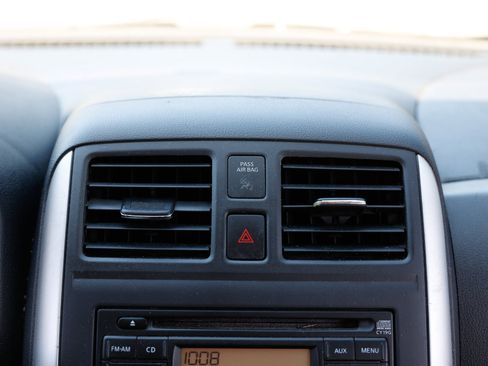 Used 2014 Nissan Versa SV image 29