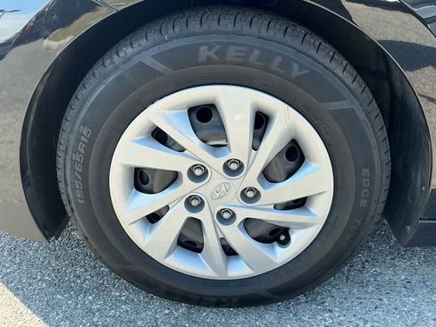 Used 2020 Hyundai Elantra SE image 20