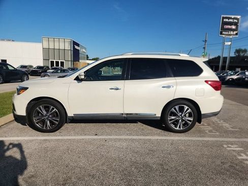 Used 2017 Nissan Pathfinder Platinum w/ Cargo Package AWD/4WD image 2