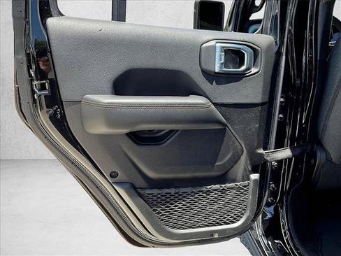 Used 2024 Jeep Wrangler Unlimited Sahara AWD/4WD image 19