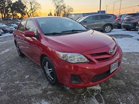 Used 2011 Toyota Corolla Base 4dr Sedan 5M image 5