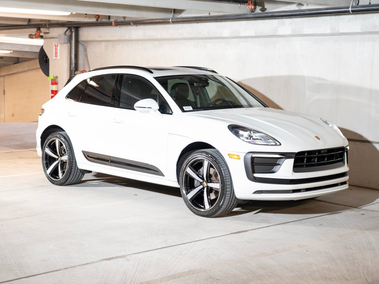 Certified 2022 Porsche Macan AWD/4WD image 7