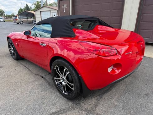 Used 2006 Pontiac Solstice Convertible w/ Premium Package RWD image 9