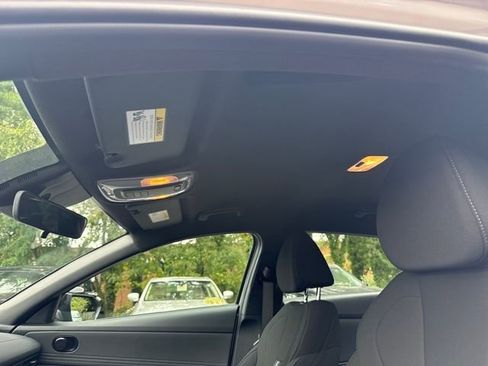 Certified 2025 Hyundai Elantra Sport image 21