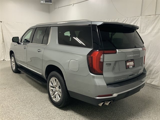 Used 2025 GMC Yukon XL Denali AWD/4WD image 3