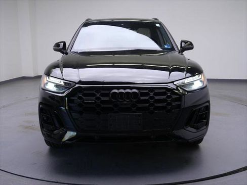 Certified 2025 Audi Q5 2.0T Premium Plus w/ Premium Plus Package AWD/4WD image 2