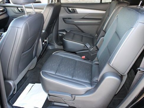 Used 2025 Buick Enclave Sport Touring image 5