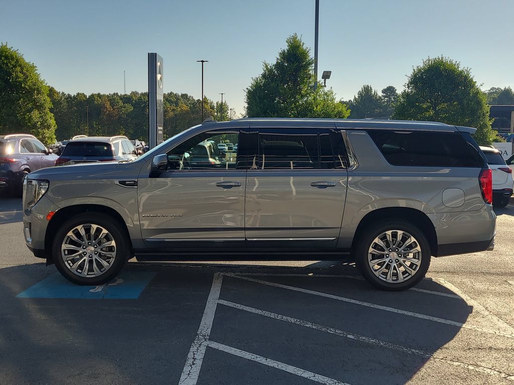 Used 2023 GMC Yukon XL Denali AWD/4WD image 6