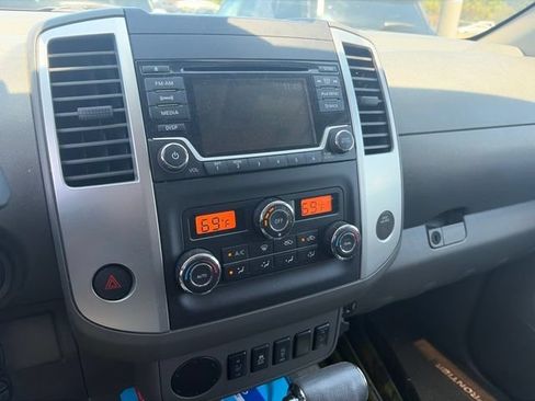 Used 2017 Nissan Frontier SV w/ SV Value Truck Package RWD image 6