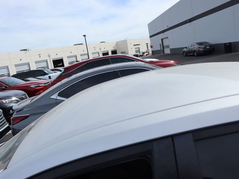 Used 2018 Toyota Corolla LE w/ Carpet Mat Package (TMS) image 5