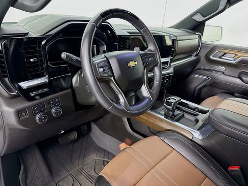 Used 2024 Chevrolet Silverado 1500 High Country w/ Technology Package image 9