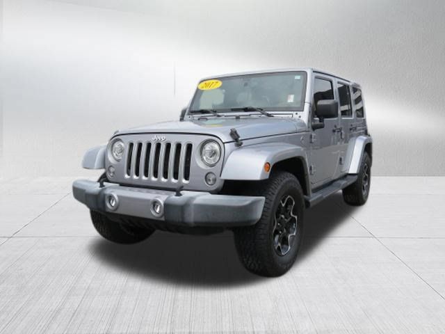 Used 2017 Jeep Wrangler Unlimited Sahara w/ Dual Top Group AWD/4WD image 7