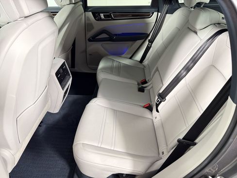 Certified 2022 Porsche Cayenne E-Hybrid Coupe AWD/4WD image 15