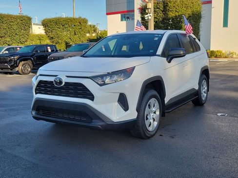 Used 2022 Toyota RAV4 LE image 5