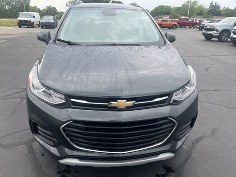 Used 2018 Chevrolet Trax LT w/ LT Convenience Package FWD image 3