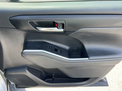 Used 2021 Toyota Highlander XLE AWD/4WD image 16