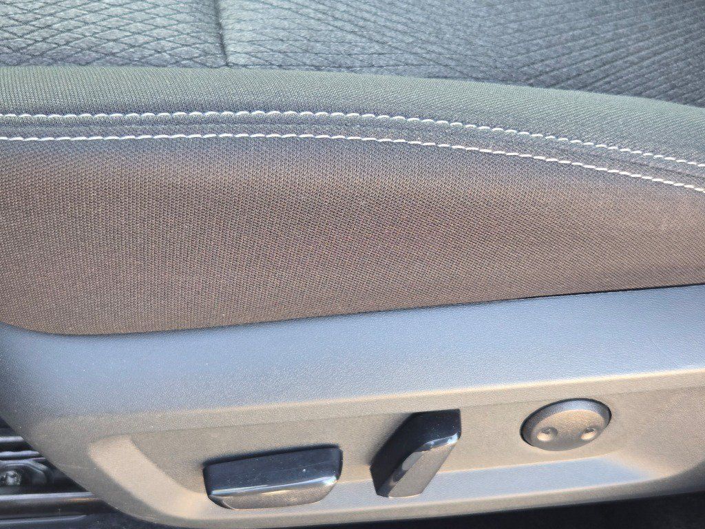 Used 2025 Nissan Rogue SV AWD/4WD image 24