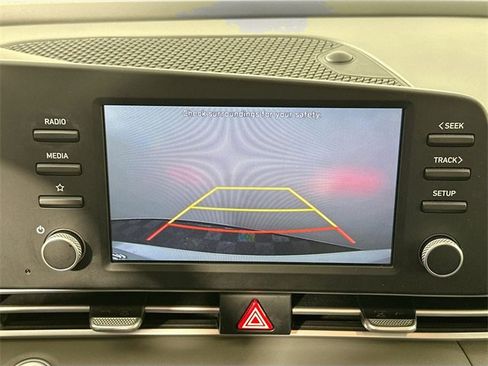 Used 2021 Hyundai Elantra SEL image 12