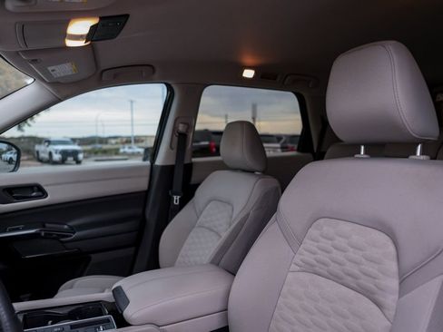 Used 2023 Nissan Pathfinder SV w/ Black Appearance Package image 10