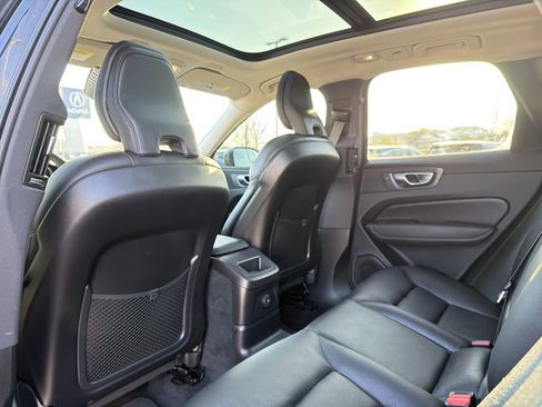Used 2022 Volvo XC60 T8 Inscription AWD/4WD image 12