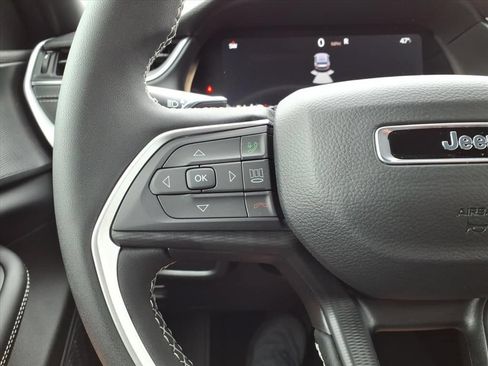 New 2025 Jeep Grand Cherokee L Laredo AWD/4WD image 19