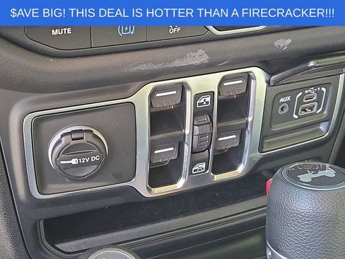 Used 2025 Jeep Wrangler Unlimited Sahara AWD/4WD image 23