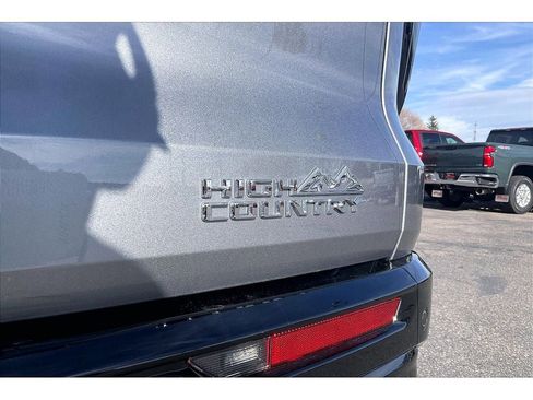 Used 2026 Chevrolet Traverse High Country image 9