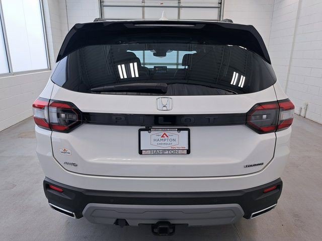 Used 2025 Honda Pilot Touring image 7
