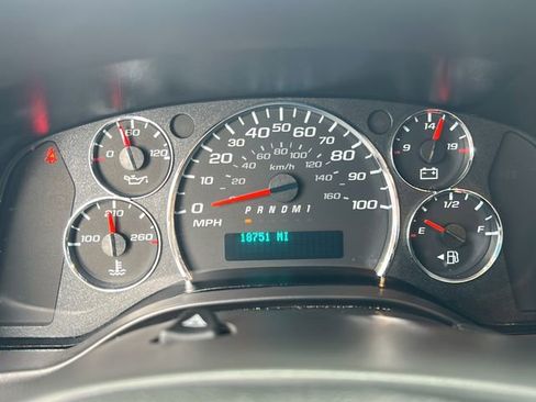 Certified 2024 GMC Savana 2500 w/ Driver Convenience Package image 9