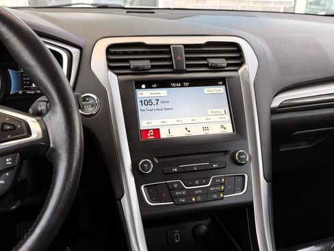 Used 2018 Ford Fusion SE w/ Equipment Group 602A FWD image 32
