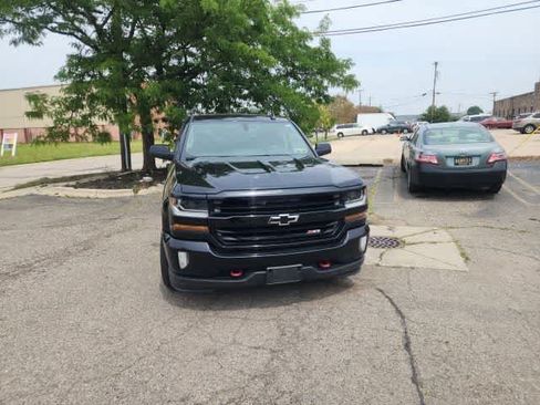 Used 2017 Chevrolet Silverado 1500 LT w/ Midnight Edition AWD/4WD image 5