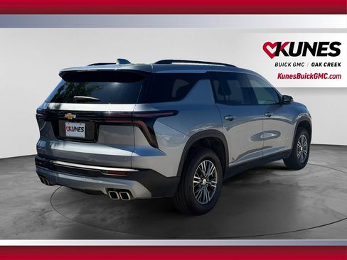 Used 2024 Chevrolet Traverse LT FWD image 9