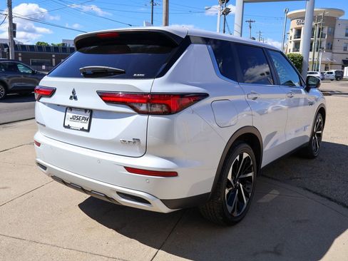 Used 2025 Mitsubishi Outlander SE AWD/4WD image 5
