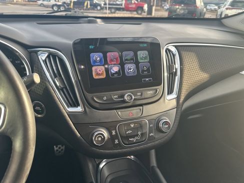 Used 2017 Chevrolet Malibu LT image 15