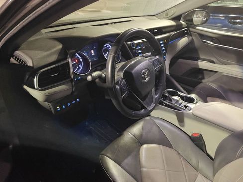 Used 2018 Toyota Camry XLE image 7