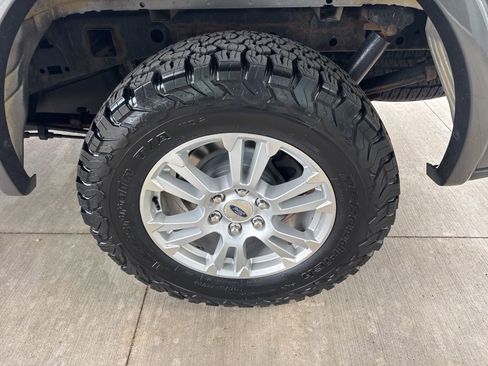 Used 2016 Ford F150 Lariat w/ Equipment Group 501A Mid AWD/4WD image 17