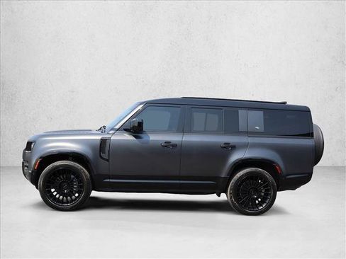 Used 2024 Land Rover Defender 130 X-Dynamic SE AWD/4WD image 9