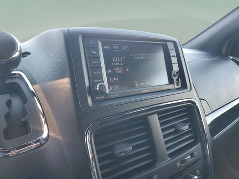 Used 2020 Dodge Grand Caravan SXT image 16