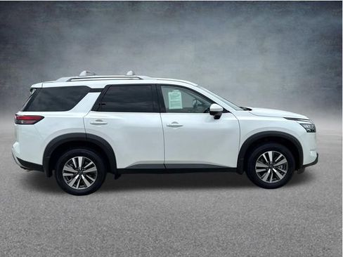 Used 2025 Nissan Pathfinder SL AWD/4WD image 12